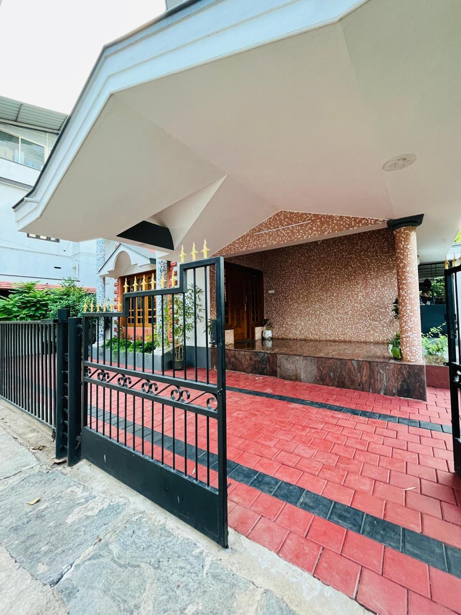 Spacious 3-Bedroom Private Villa In Mangalore - Ideal Getaway For Family And Friends エクステリア 写真